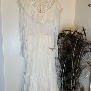 Gunne Sax rare vintage Cream Long Sleeve Dress with Lace Details